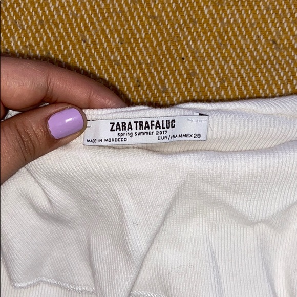 White top - Picture 2 of 3